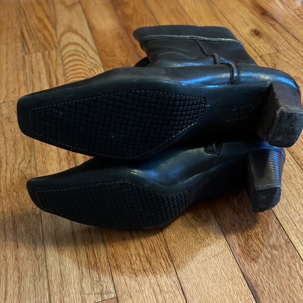 Fine Brazilian Leather Boots with Classic Stitching | Inside zippers | 7.5 B - Picture 5 of 8